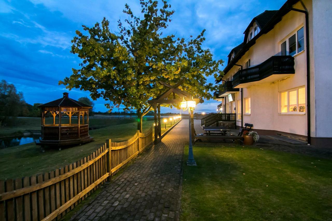 Butenas Hotel Tyla Biržai Exteriér fotografie